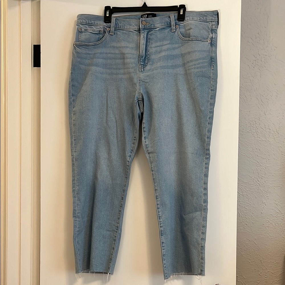 GAP Women's Light Blue Ankle Jeans
